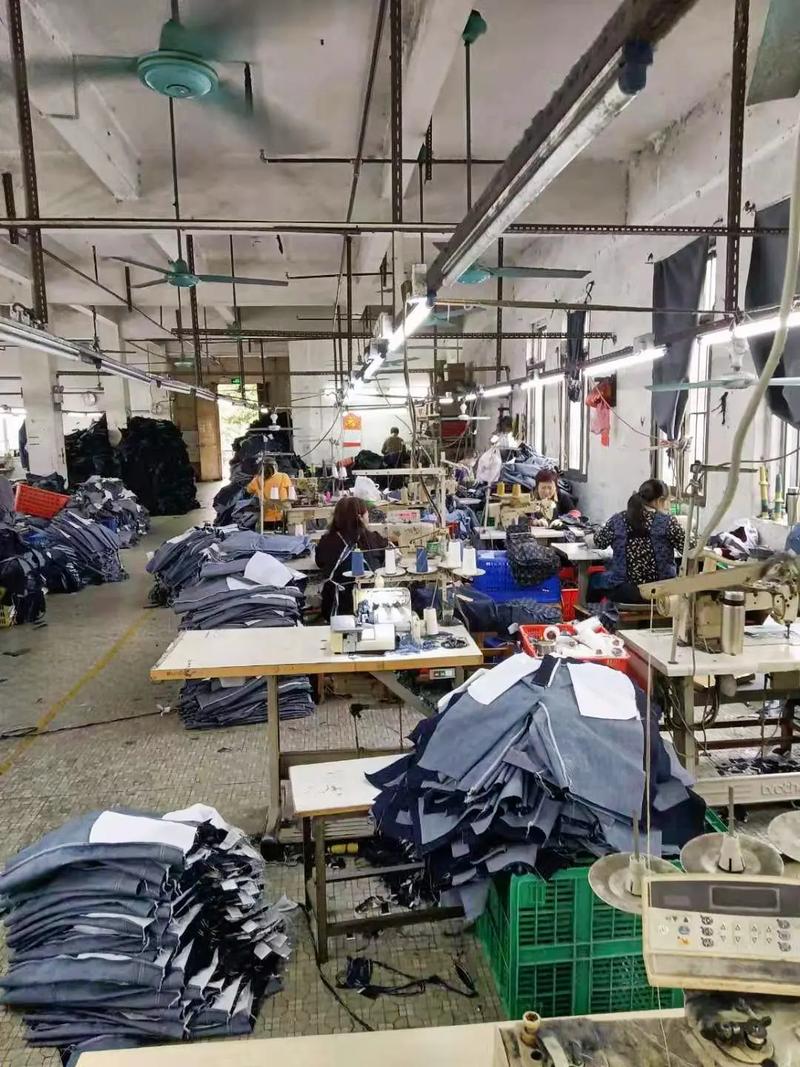 牛仔服裝廠(chǎng)是一種制作牛仔褲,夾克和其他牛仔服裝的工廠(chǎng).