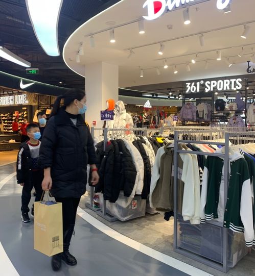 周口春節(jié)服裝市場(chǎng)銷售火爆，服裝輔料同步走俏